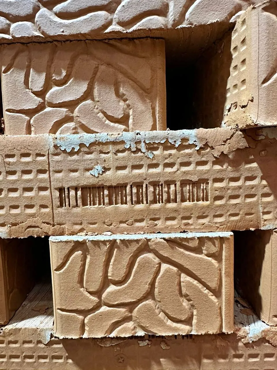Brick with a linear code in a stack